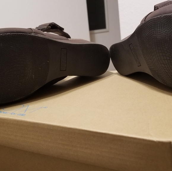 Brown clogs - Picture 3 of 4